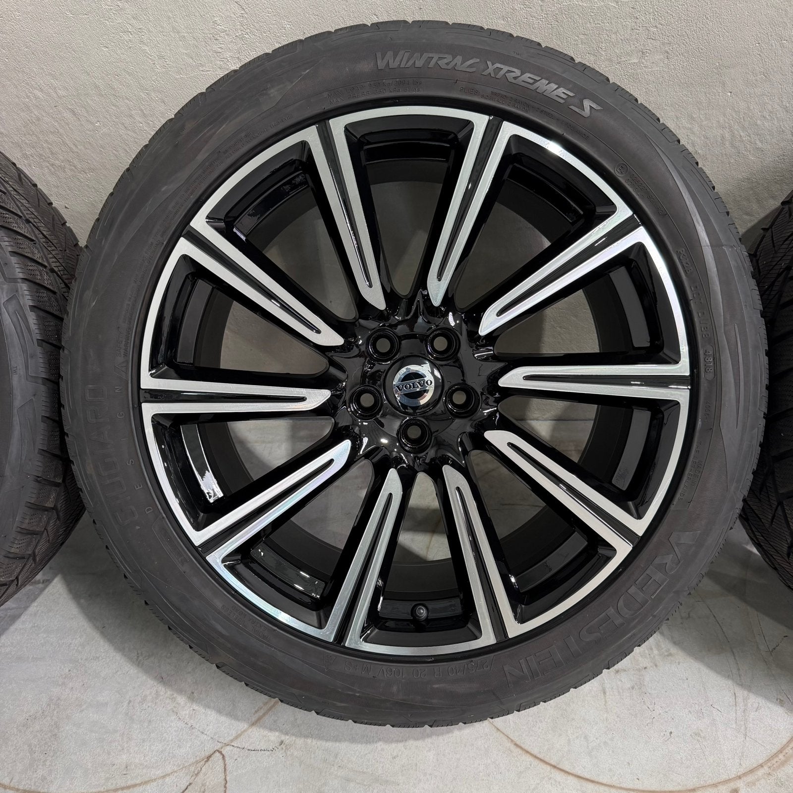 20 inch originele Volvo XC90 II 256 winterwielen 31362277, Gebruikt, 275 mm, Banden en Velgen, Personenwagen