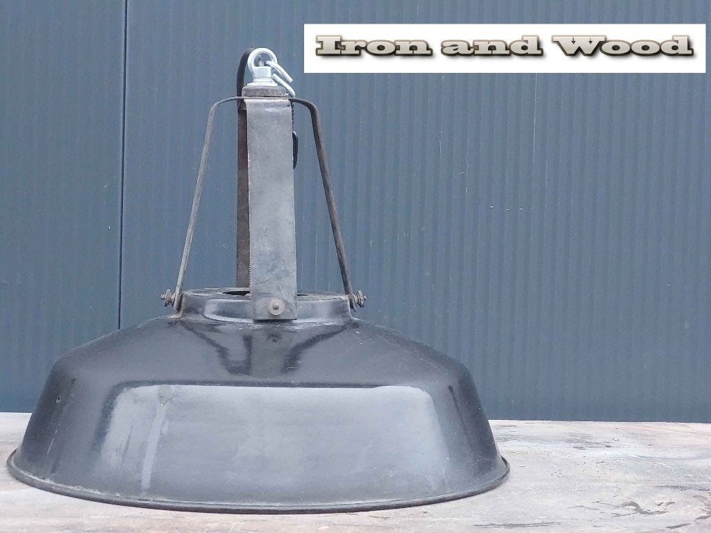 Zwarte emaille oude stoere hanglamp met afmeting: H28 D35, Ophalen of Verzenden