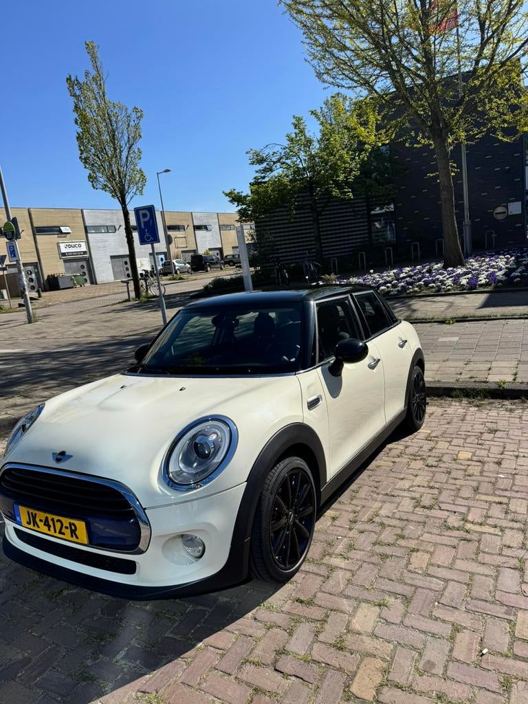 Mini 1.5 Cooper 5D AUT 2016 Wit, Auto's, Mini, Particulier, Cooper, Airbags, Airconditioning, Bluetooth, Boordcomputer, Centrale vergrendeling