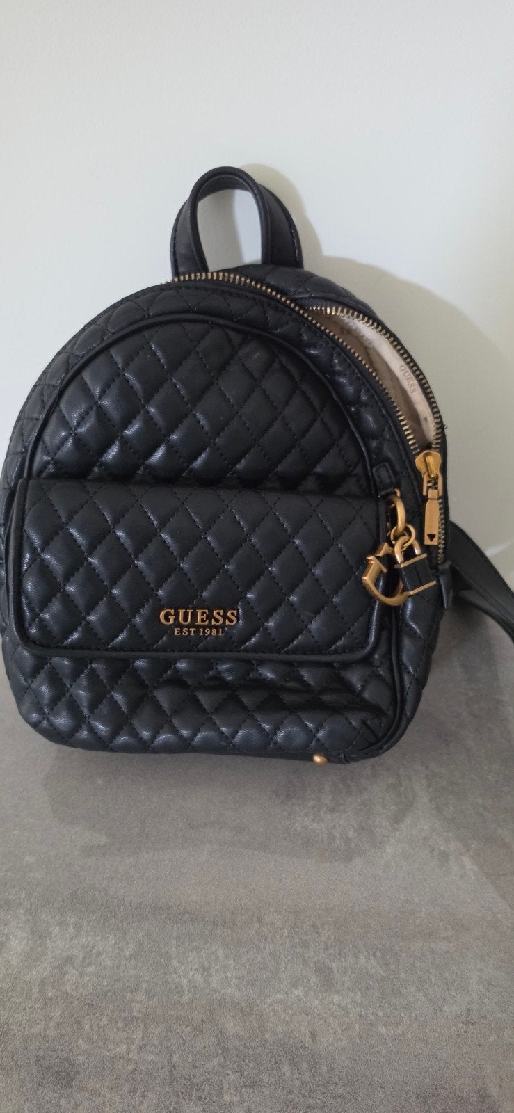 Guess rugtasje, Ophalen of Verzenden, Zo goed als nieuw, Zwart, Handtas