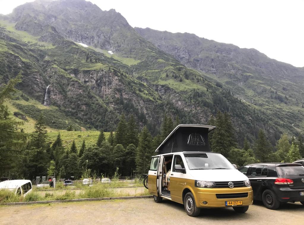 VW T5 Transporter Camper|Automaat DSG | Zonnepanelen | 140pk, Caravans en Kamperen, Campers, Automaat, Chemisch toilet, Volkswagen