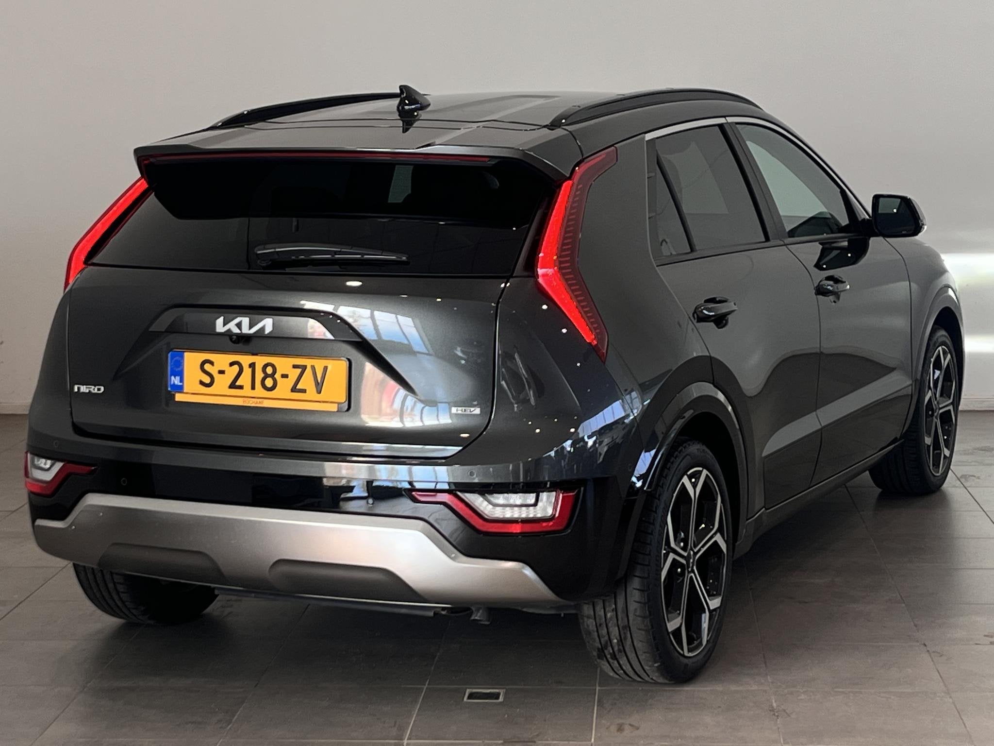 Kia Niro 1.6 GDi Hybrid ExecutiveLine | Schuif-/kanteldak |, 1374 kg, Gebruikt, Met garantie (alle), Origineel Nederlands
