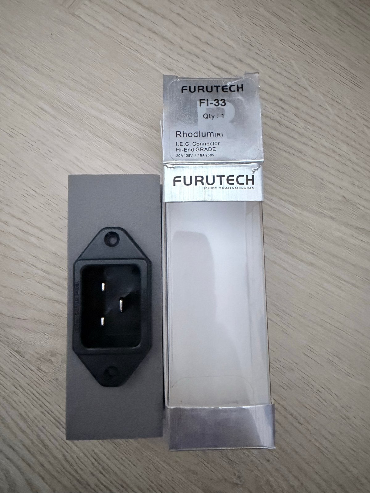 Furutech FI-33 Rhodium IEC inlet - Nieuw en ongebruikt, Ophalen of Verzenden, Nieuw, Overige kabels