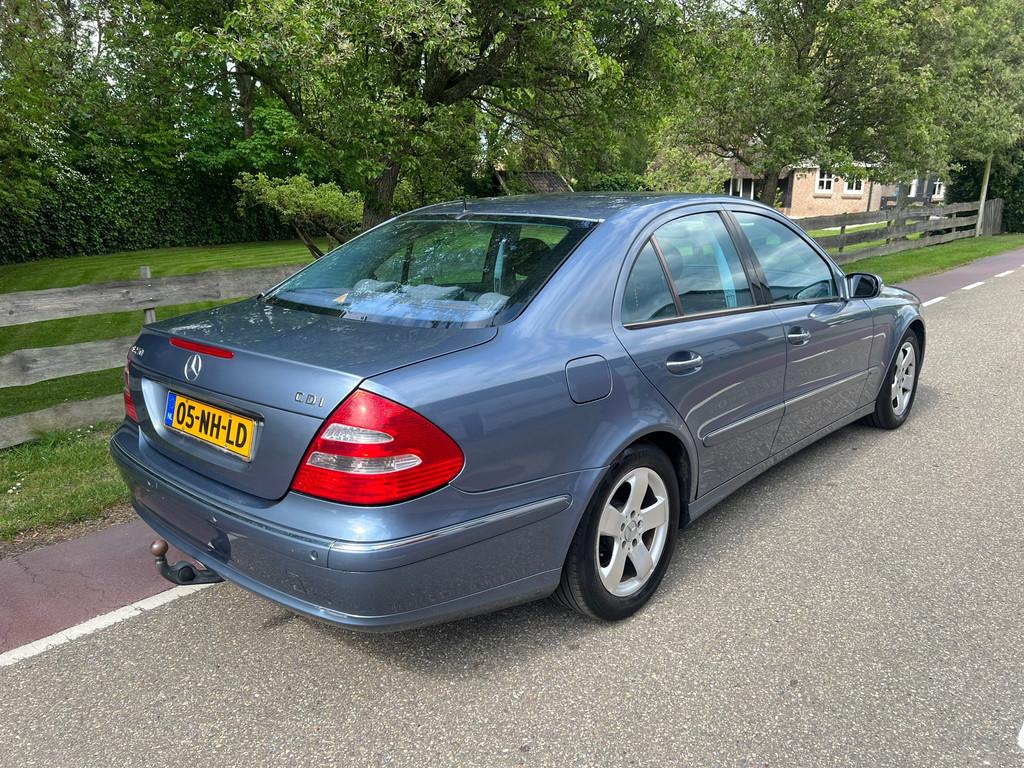 Mercedes-Benz E-klasse 270 CDI Avantgarde, Auto's, Oldtimers, Automaat, Zwart, Blauw, Parkeersensor