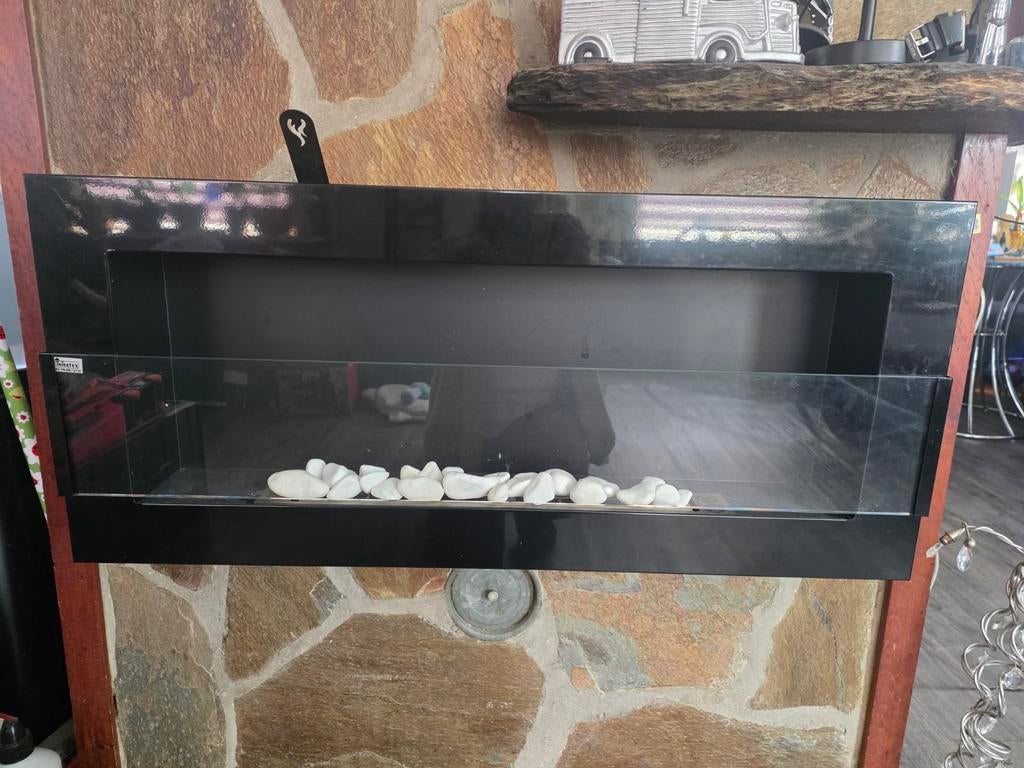 Moderne bio ethanol wandhaard met witte decoratieve stenen, Huis en Inrichting, Haarden, Zo goed als nieuw, Gelhaard, Ophalen