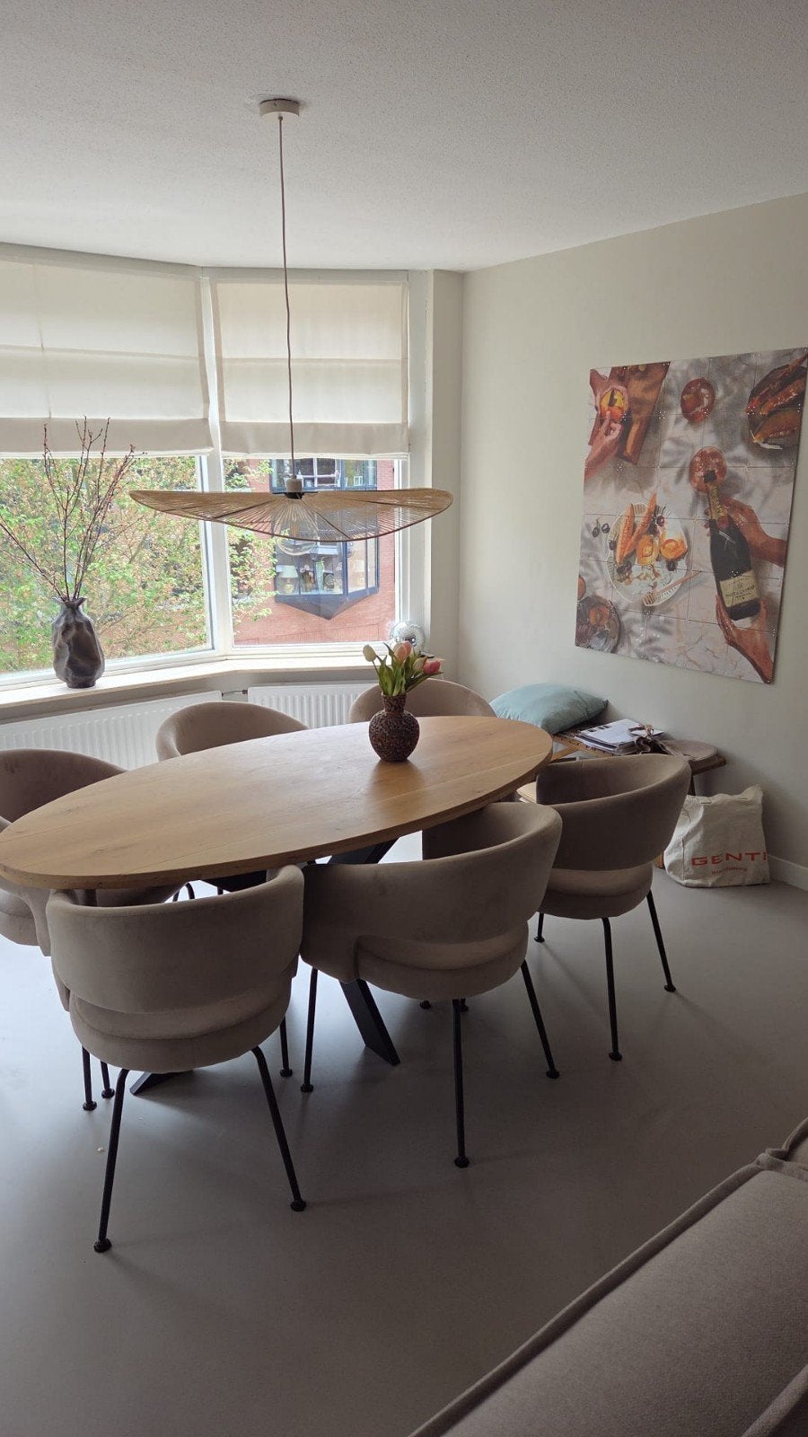 Houten ovale tafel met een zwarte stalenpoot, Huis en Inrichting, Tafels | Eettafels, Ophalen, Eikenhout, 50 tot 100 cm, Zo goed als nieuw