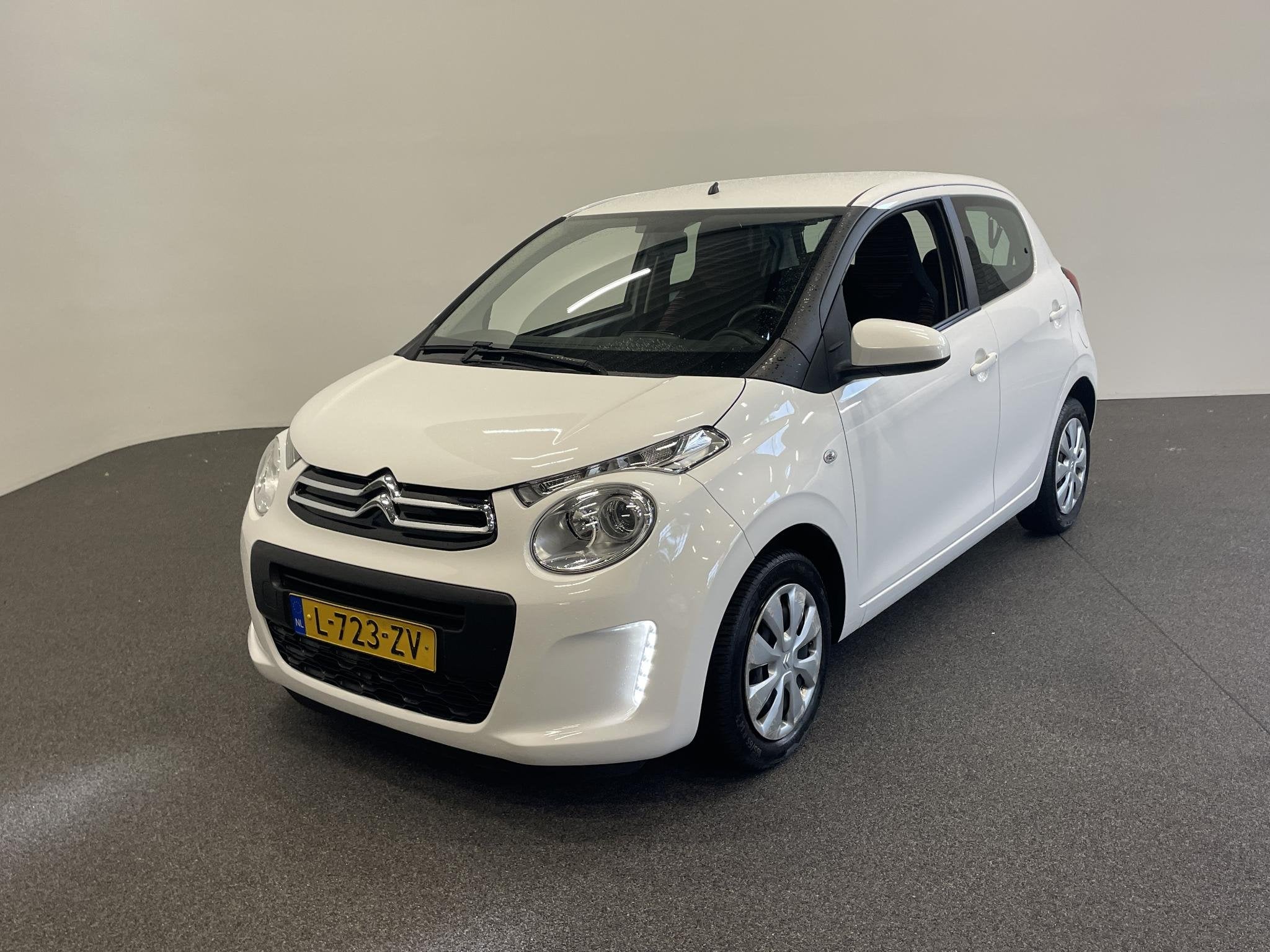 Citroen C1 1.0 VTi Feel Airco Carplay Navigatie Achteruitrij, Stof, Gebruikt, Euro 6, 4 stoelen