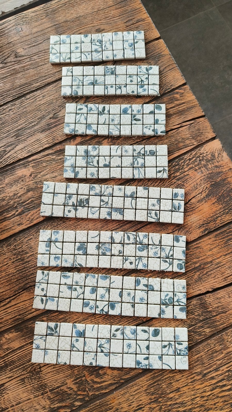 Reststukken mozaïek tegels met bloemmotief, Nieuw, Ophalen of Verzenden, Minder dan 5 m², 20 tot 40 cm