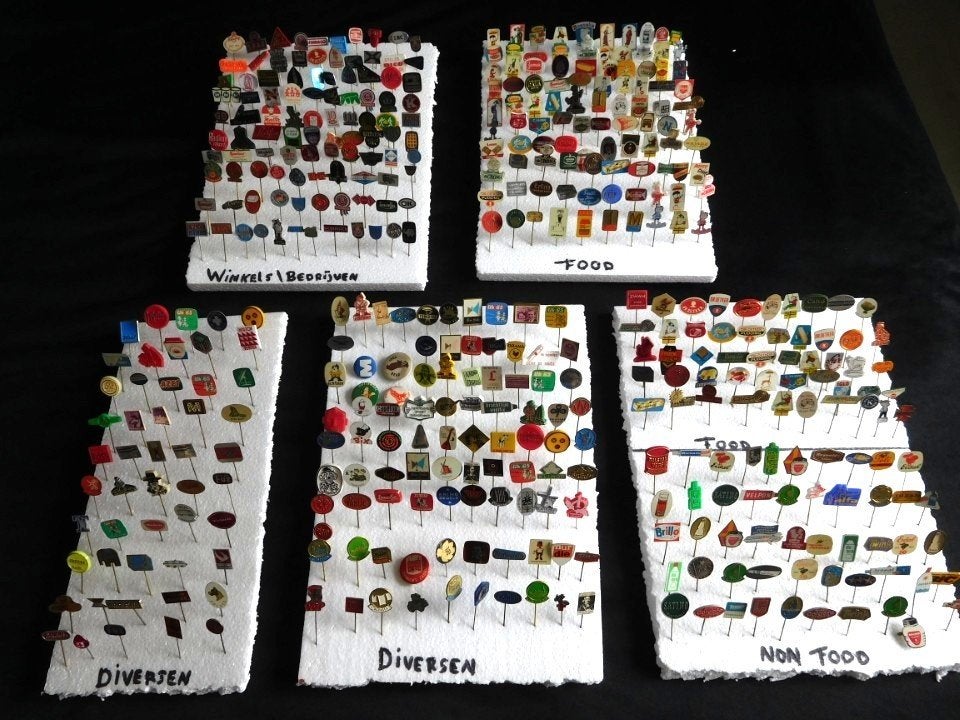 Partij Speldjes 450 X gesorteerd in 4 groepen., Verzamelen, Speldjes, Pins en Buttons, Ophalen, Gebruikt, Overige onderwerpen