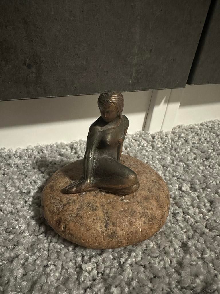 Bronzen Zeemeermin Beeldje op Steen, Ophalen, Minder dan 20 cm, Brons, Op sokkel