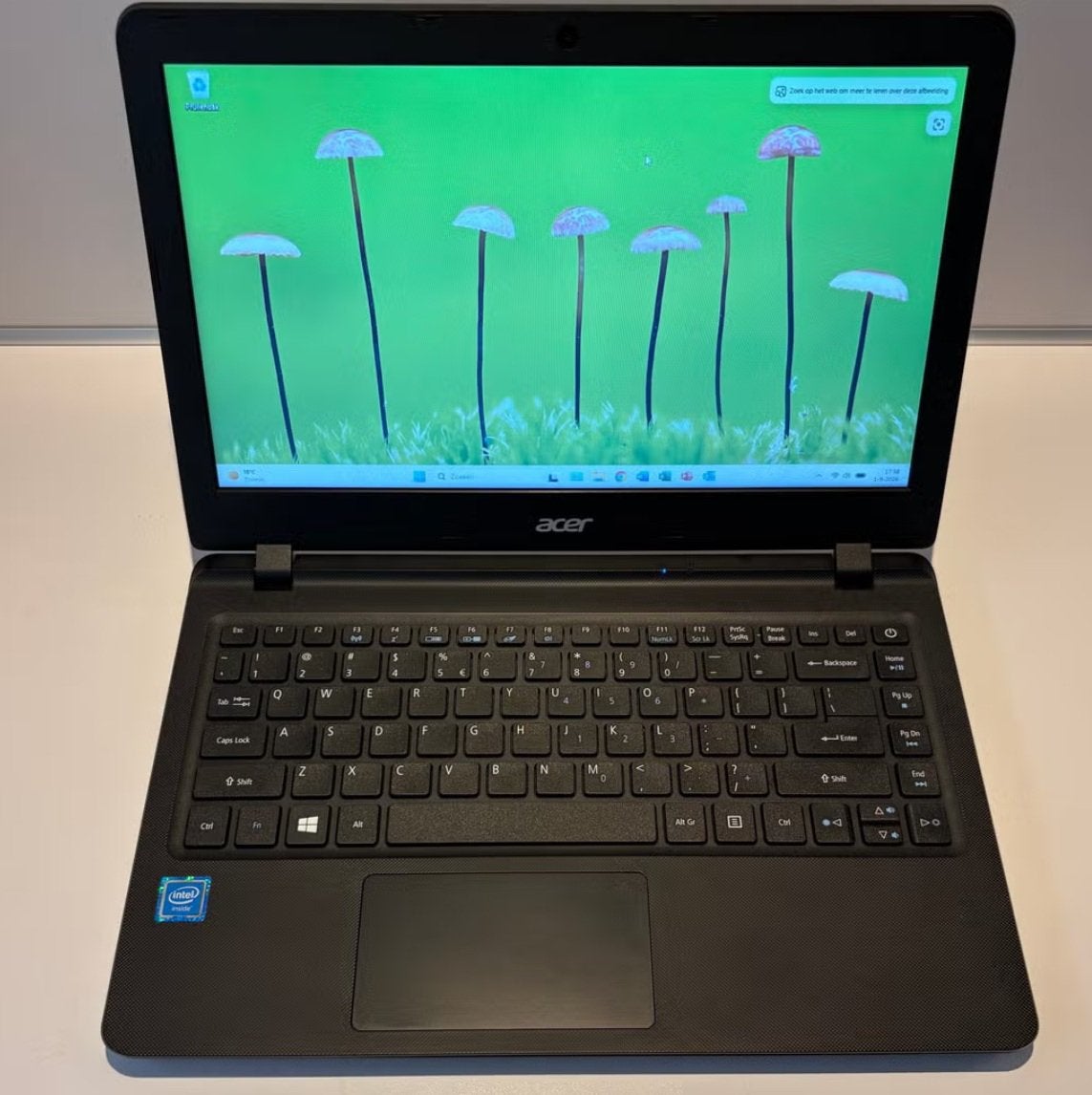 Zeer nette Acer ES1-332-C53V Intel CPU 8RAM/256SSD nwe accu, 2 tot 3 Ghz, Qwerty, 8 GB, 14 inch