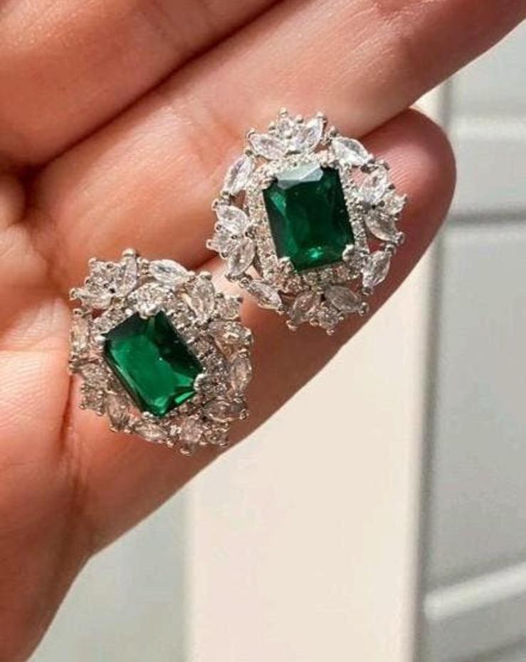 Prachtige zilverkleurige oorbellen met groene stenen, Verzenden, Nieuw, Zilver, Overige materialen
