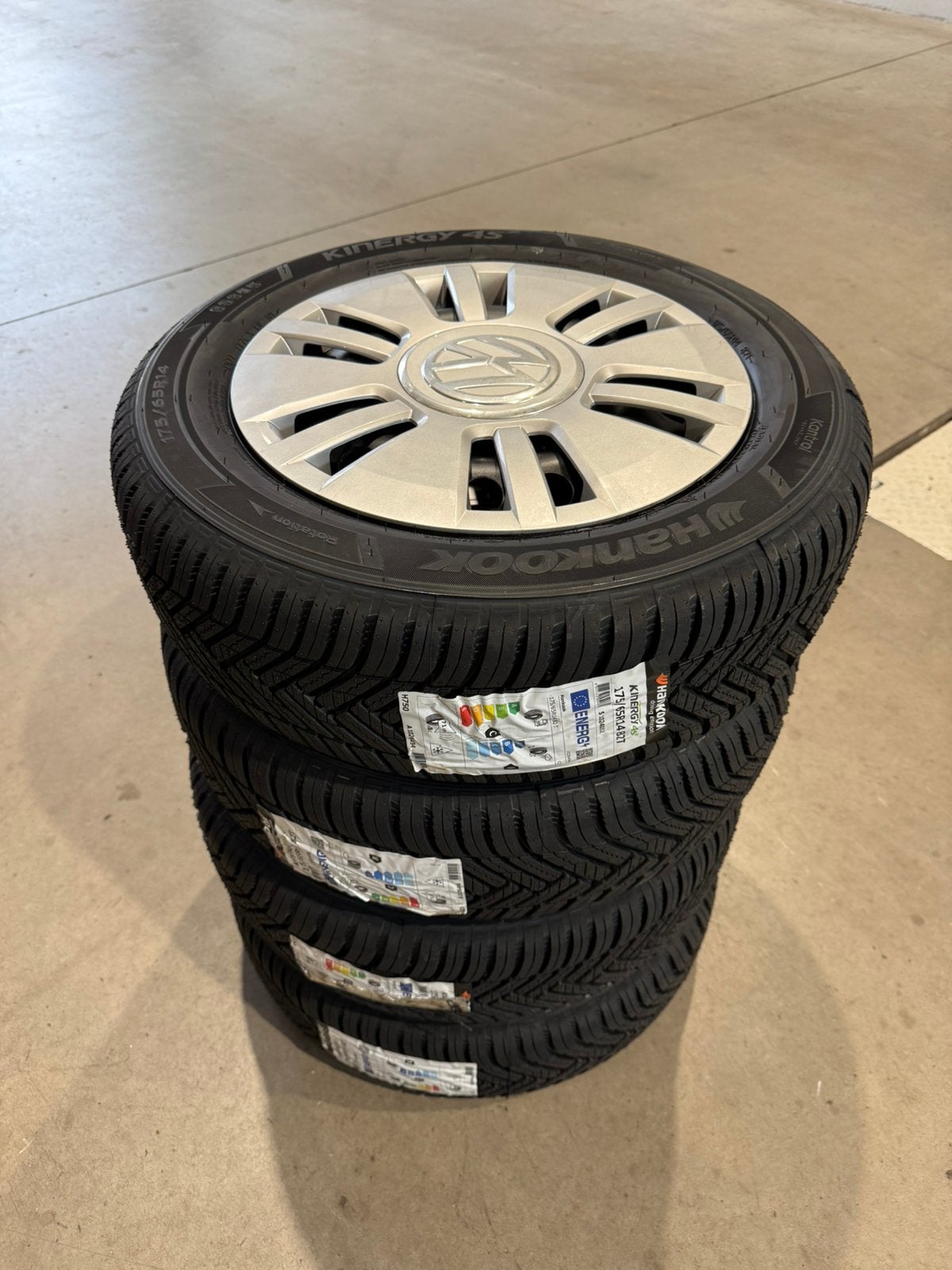Volkswagen up! Up velgen allseason banden 175/65R14, Ophalen, 14 inch, 175 mm, Banden en Velgen