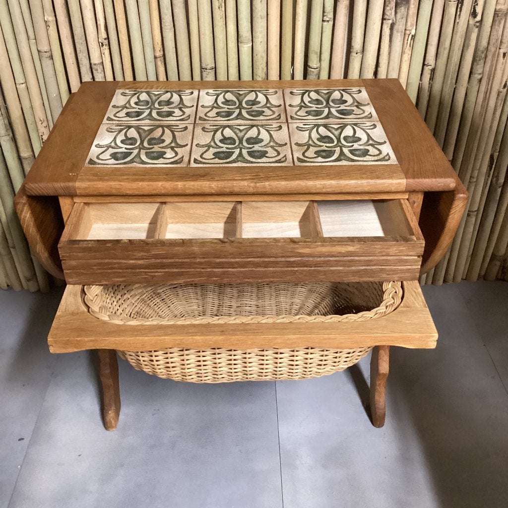 Vintage tafel, met leuke details, Gebruikt, Ophalen of Verzenden, X, X