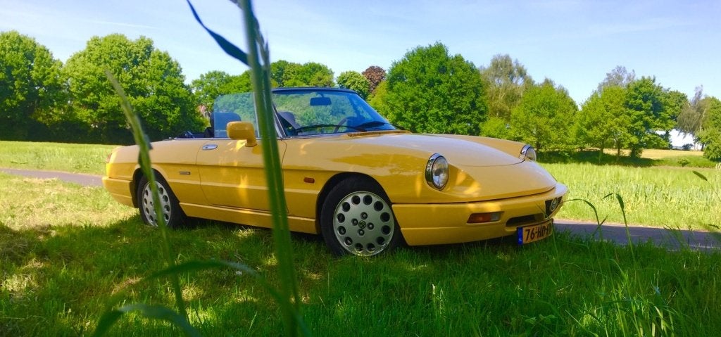Alfa Romeo Spider 2.0 U9 1992 Geel, Auto's, Alfa Romeo, 1965 cc, Achterwielaandrijving, Zwart, 4 cilinders