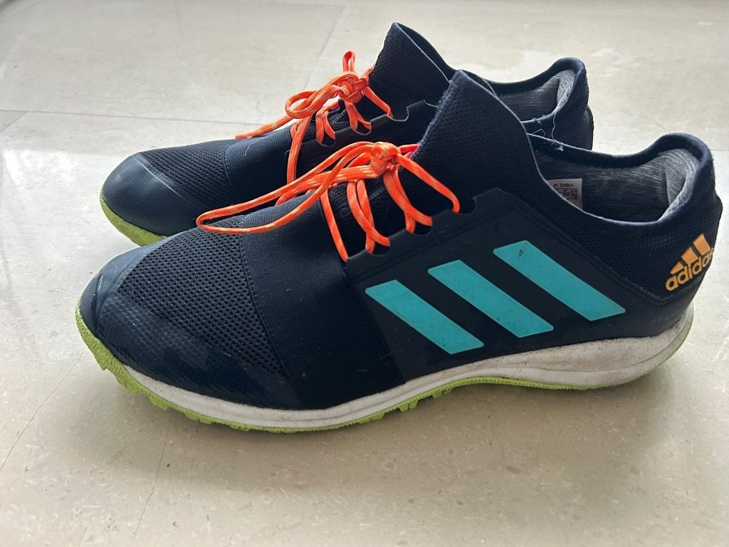 Adidas hockeyschoenen heren maat 46 2/3 – kunstgras, Ophalen of Verzenden, Gebruikt, Schoenen