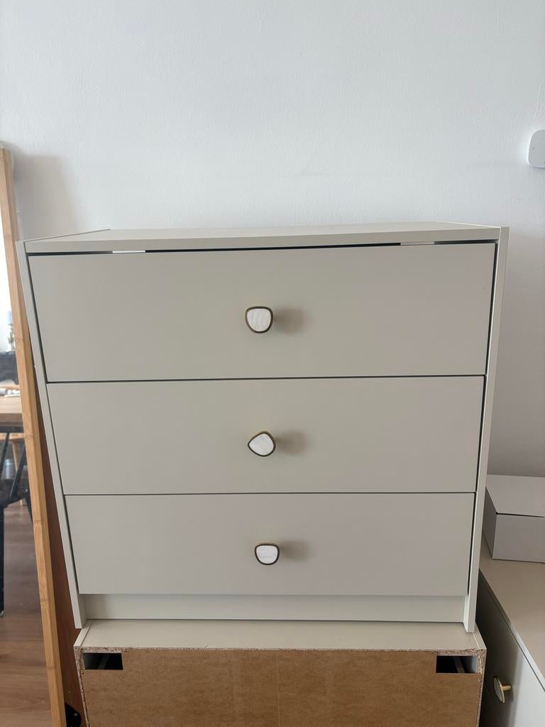 2x Ladekast met 3 lades - Grijs en zara home knoppen, 100 tot 150 cm, Zo goed als nieuw, 3 of 4 laden, 25 tot 50 cm