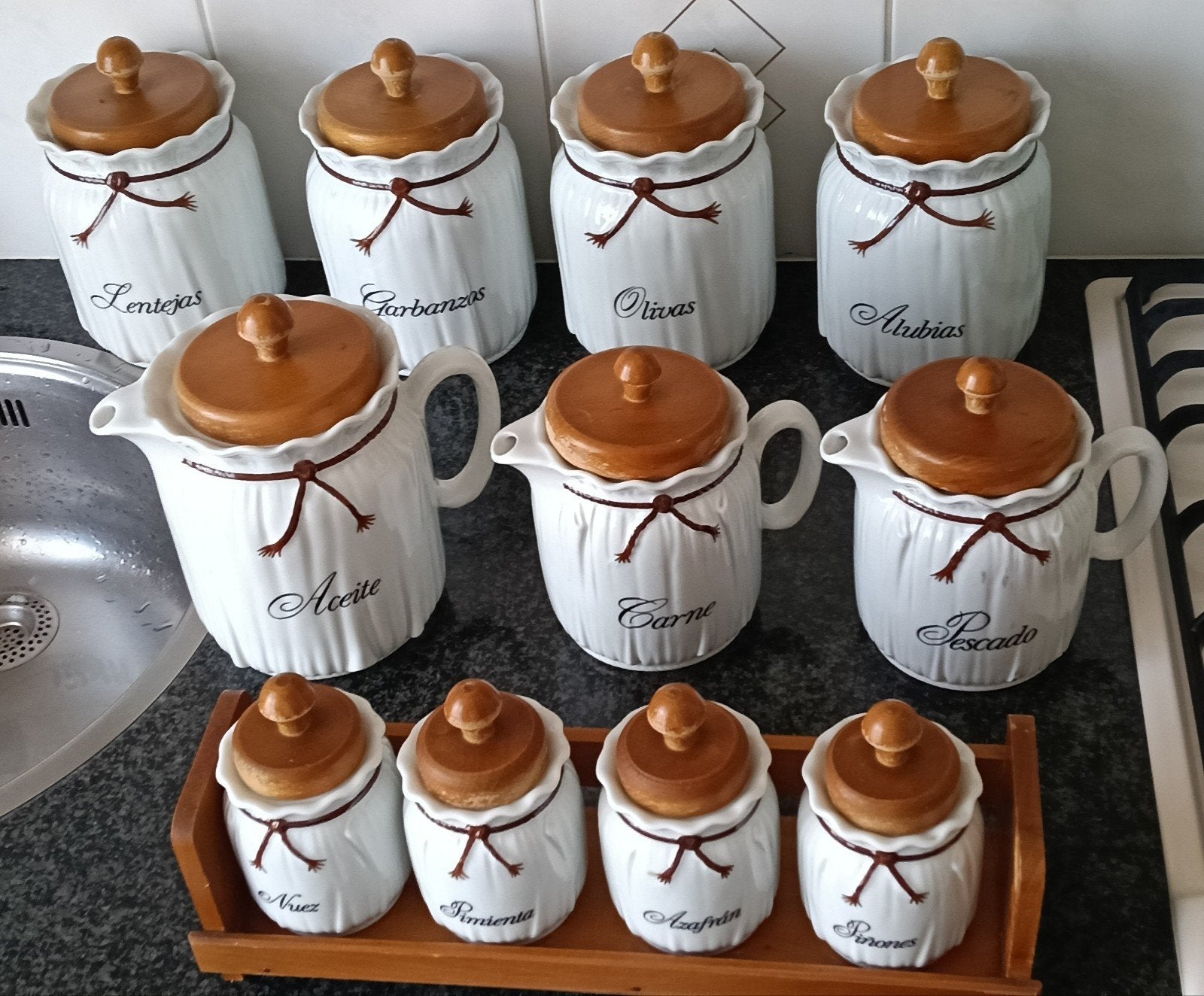 11-delige Spaanse keramische bewaarpotjes met houten deksel, Antiek en Kunst, Ophalen of Verzenden