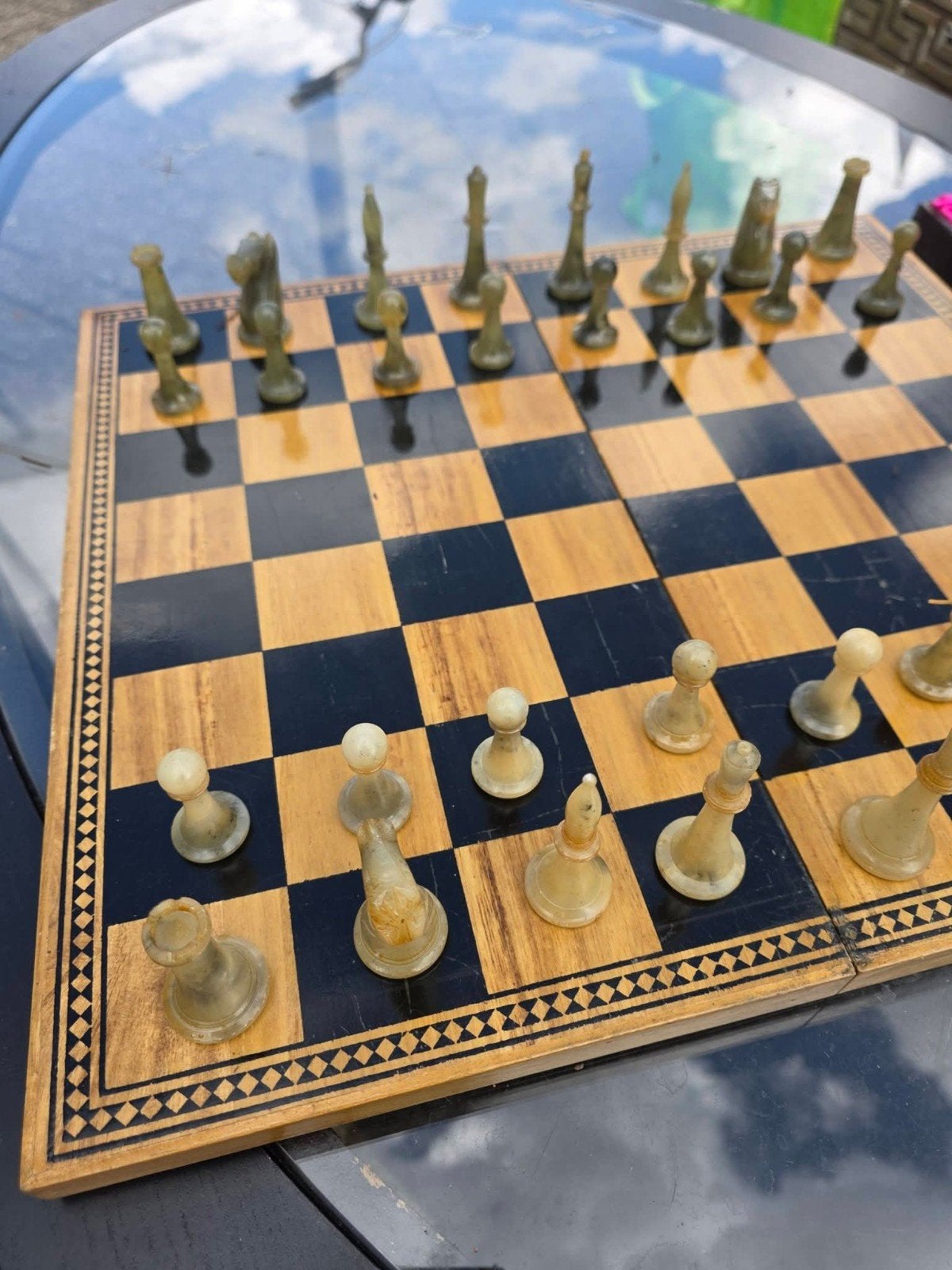 Vintage Schaakspel met Houten Bord en Unieke natuursteen Stu, Een of twee spelers, Ophalen of Verzenden, Gebruikt
