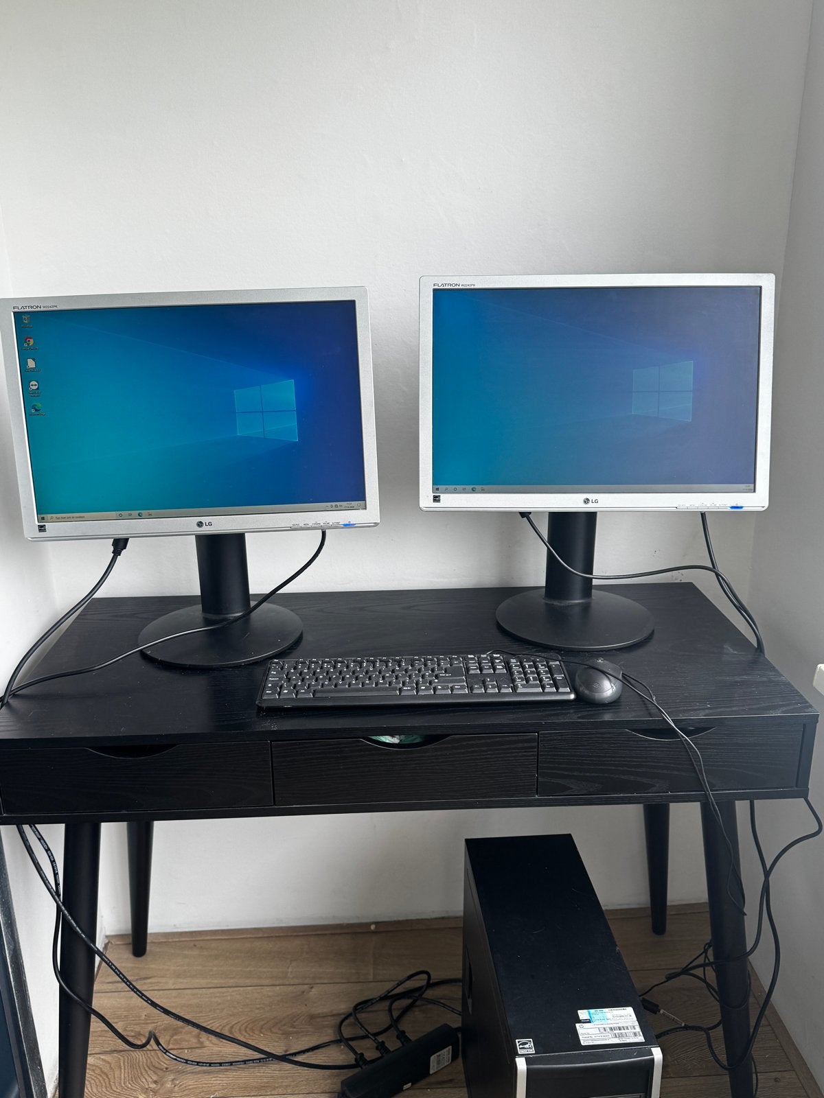 LG Flatron monitoren (2 stuks) met HP PC, Computers en Software, Ophalen, Gebruikt, Kantelbaar, Full HD
