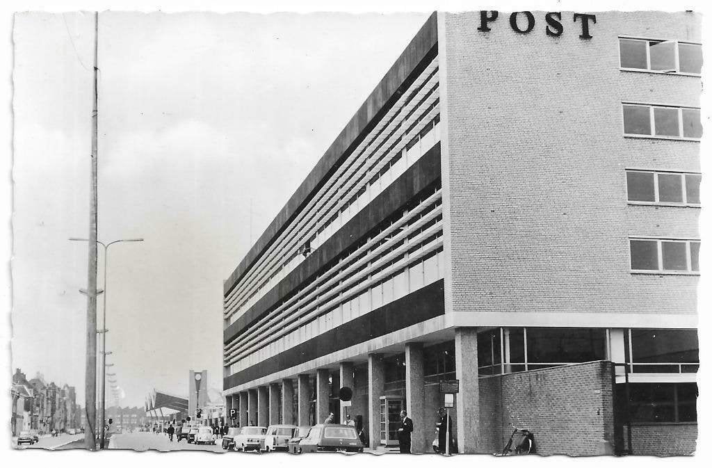 AK Tilburg - Postkantoor, Ophalen of Verzenden, 1960 tot 1980, Ongelopen, Noord-Brabant