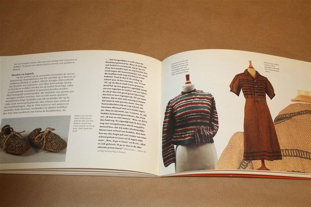 Kleding op de bon. Kleding- en textielschaarste 1949-1949., Ophalen of Verzenden, Gelezen