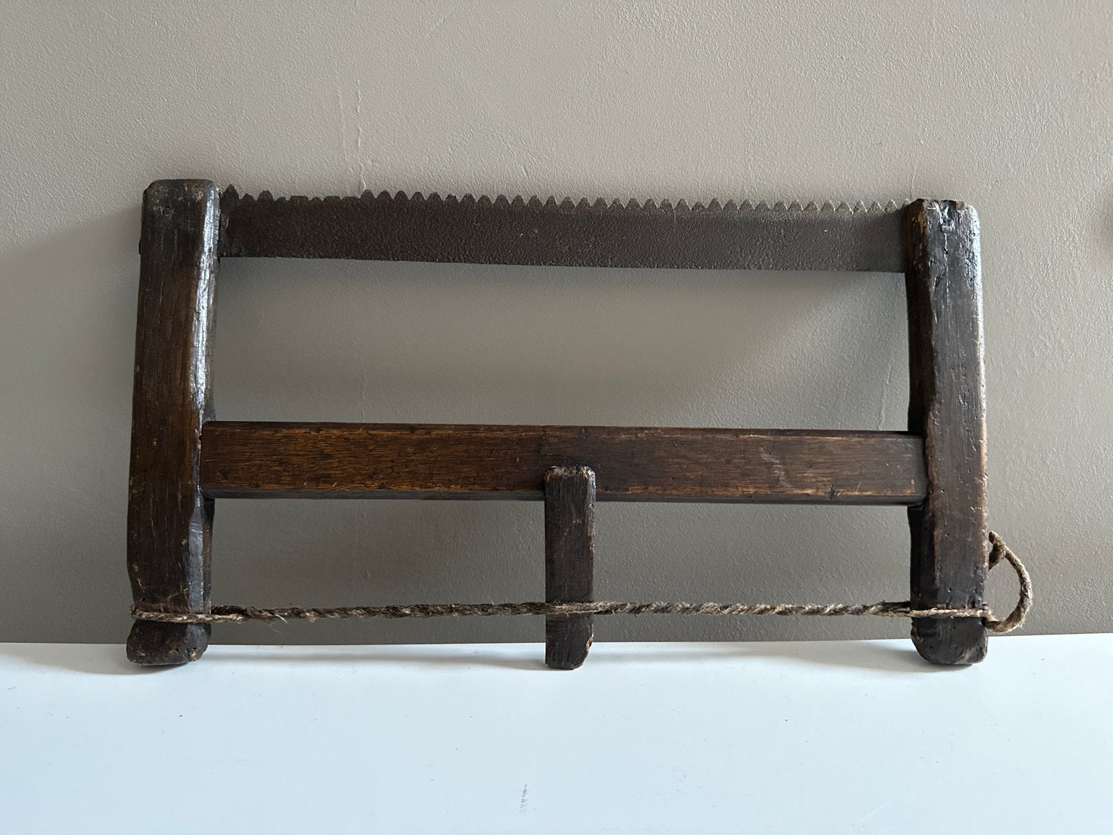 Antieke handzaag / trekzaag - houtbewerking gereedschap, Antiek en Kunst, Antiek | Gereedschap en Instrumenten, Ophalen