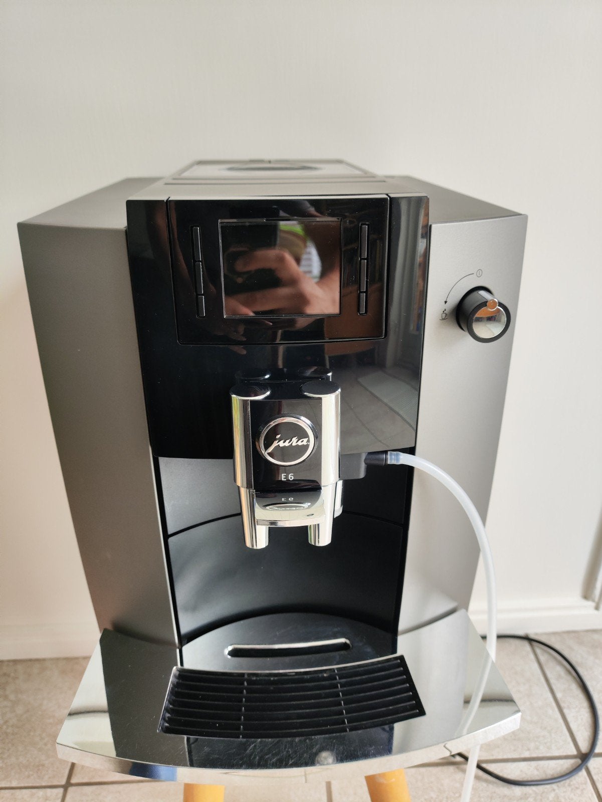 Mooie Jura E6 dark inox (EB) recent onderhoud, 10 kopjes of meer, Ophalen, Zo goed als nieuw, Koffiemachine