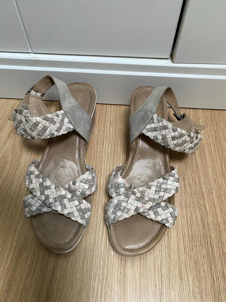 Minu open schoenen - sandalen met sleehak maat 40, Ophalen of Verzenden, Gedragen, Sandalen of Muiltjes