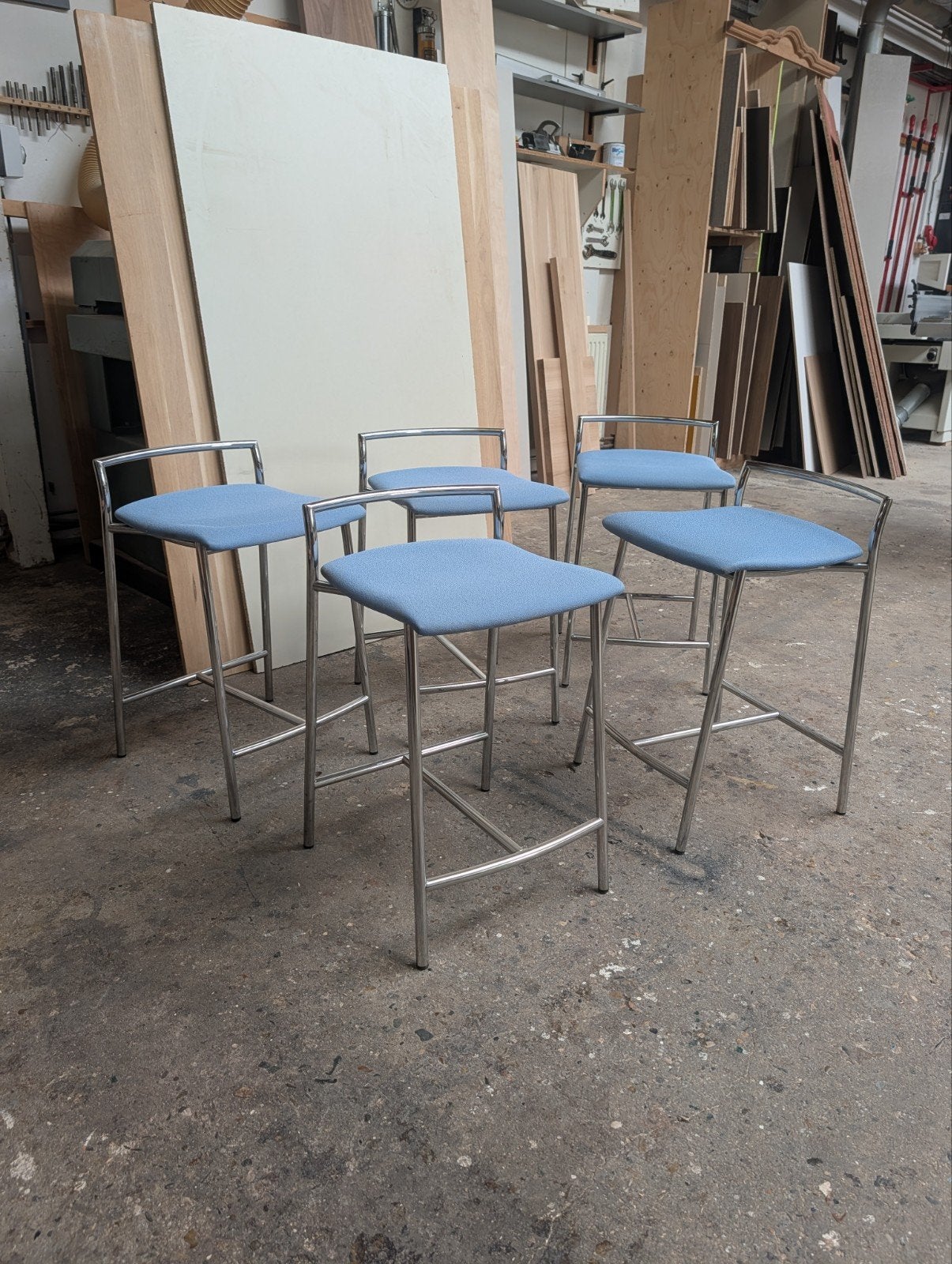Casala feniks barkruk chrome en blauw mid century Living, 5 krukken of meer, Met voetsteun, Ophalen of Verzenden, Zo goed als nieuw