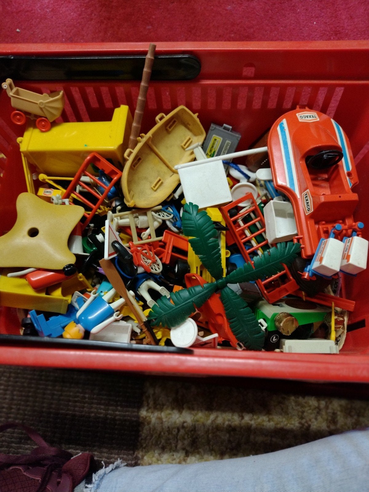 Playmobil poppetjes, paarden en diverse kleine onderdelen, Ophalen