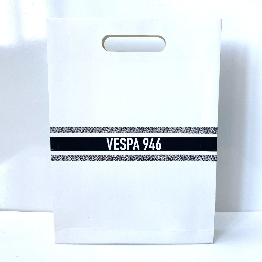 Vespa 946 ‘Christian Dior’ Kartonnen tas.    , Verzenden, Zo goed als nieuw, Motoren