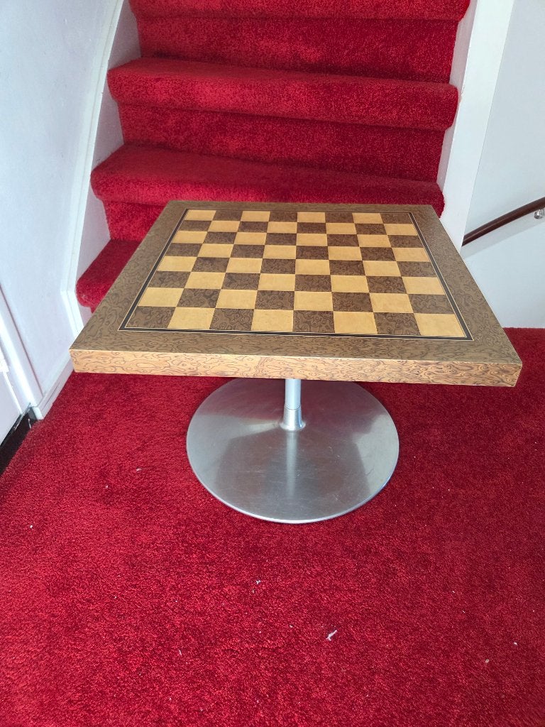Schaaktafel op chromen poot, Ophalen