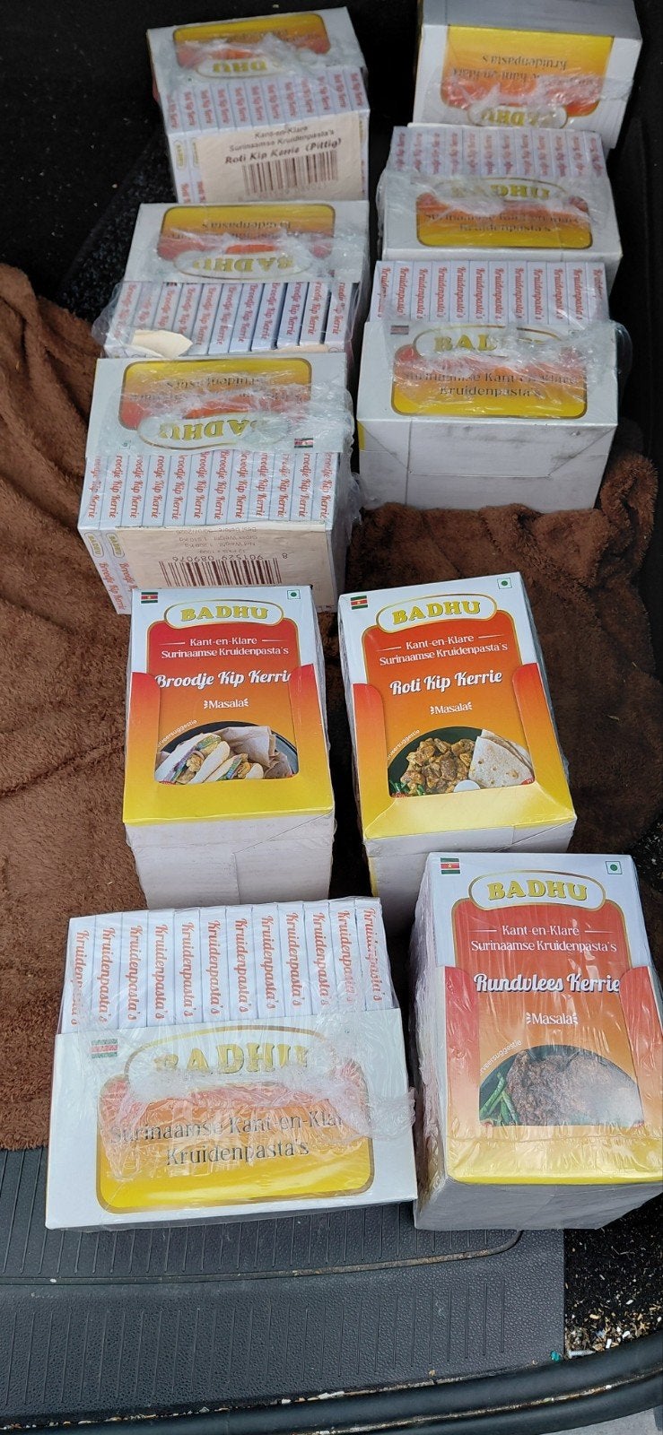 Roti pastasaus Of broodje kip kerrie of rundvlees, Ophalen