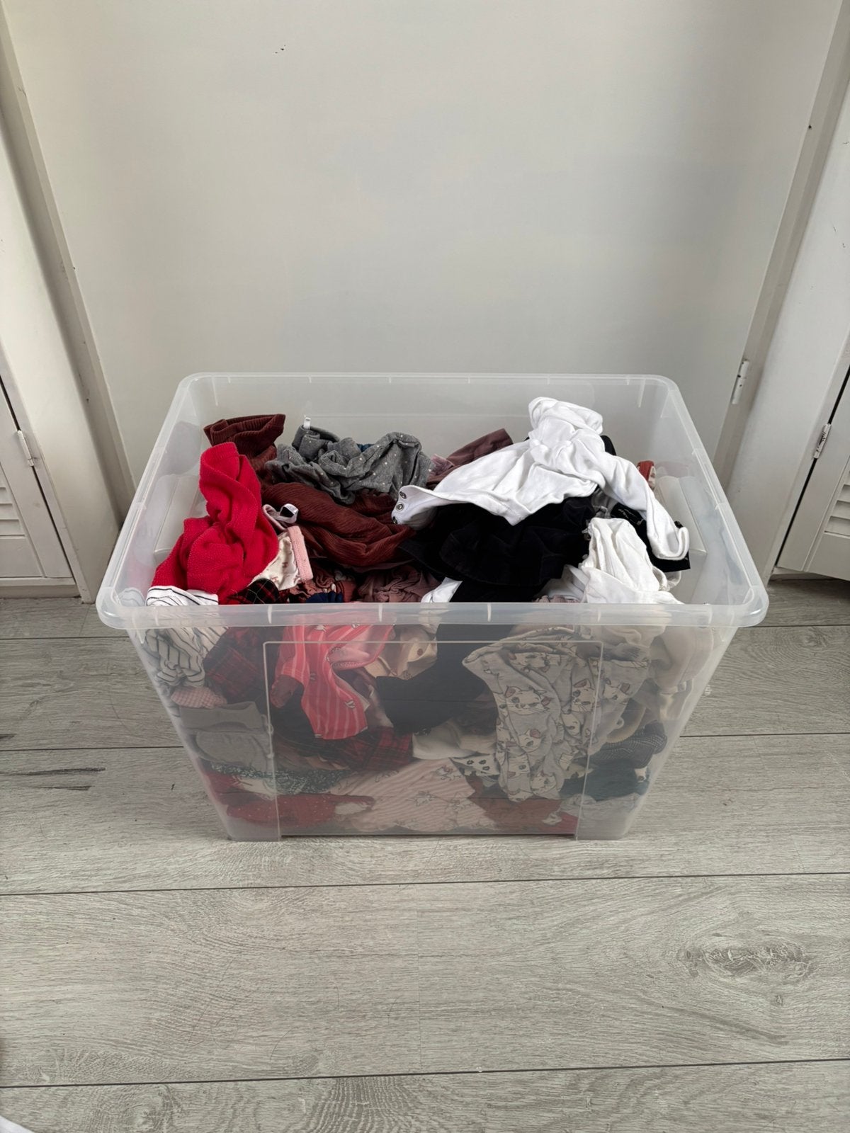 Box (50L) vol meisjes kleding maat 80, Ophalen of Verzenden, Zo goed als nieuw