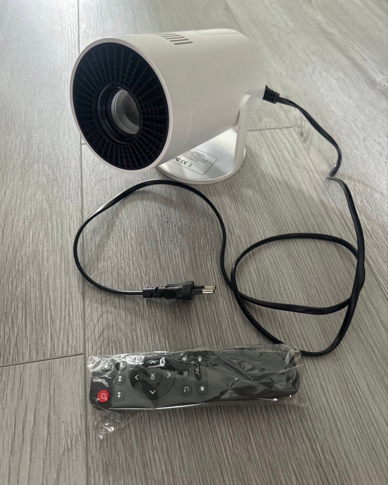 Compacte mini-projector ( beamer ) met afstandsbediening, Verzenden, Zo goed als nieuw, LED, Overige resoluties