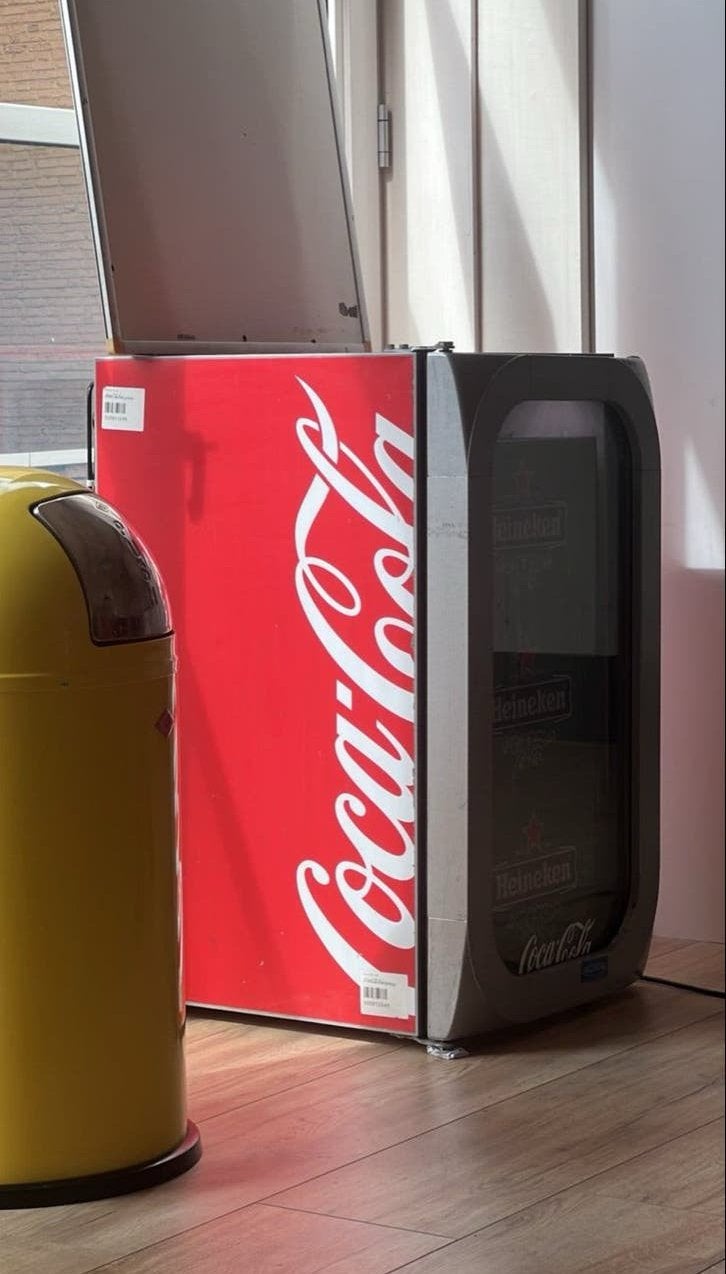 Prachtige en goedwerkende Coca-Cola koelkast, Zonder vriesvak, Ophalen of Verzenden, Energieklasse A of zuiniger, Minder dan 45 cm