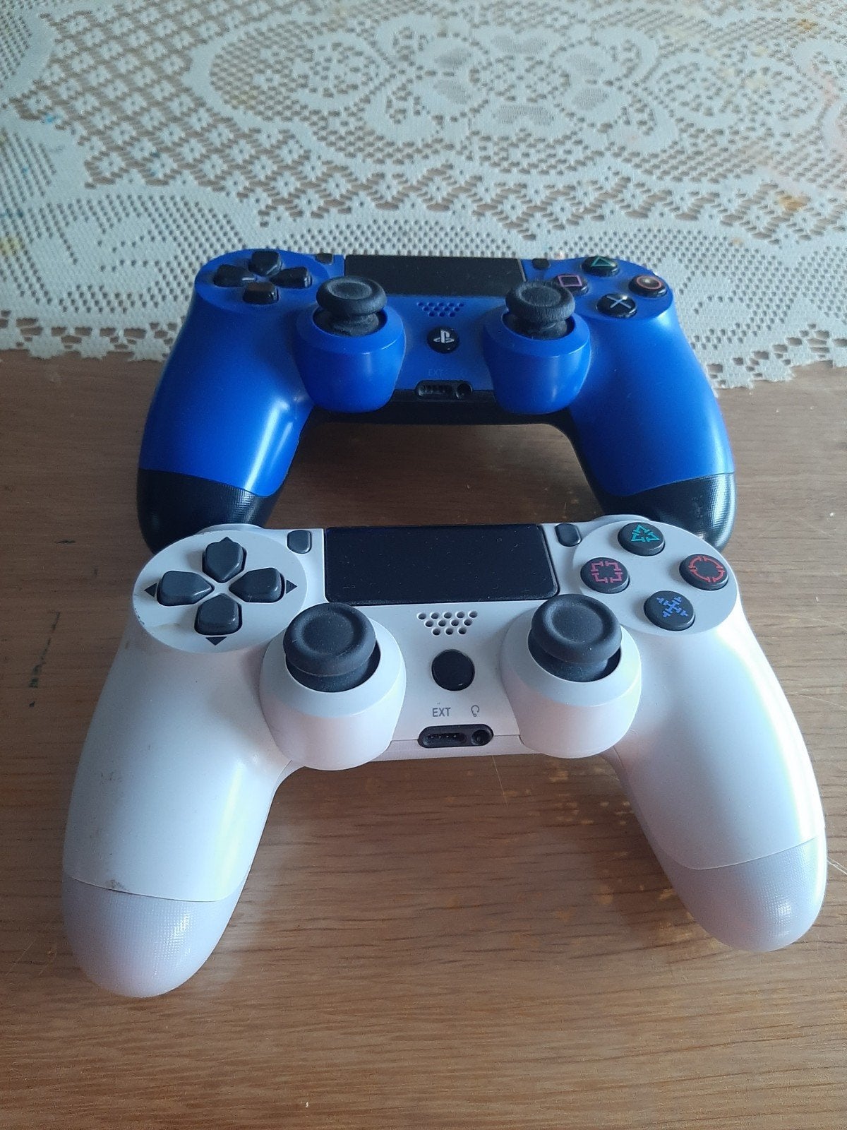 PS4 Controllers - Blauw en Wit (Gebruikt), Spelcomputers en Games, Spelcomputers | Sony PlayStation Consoles | Accessoires, Gebruikt