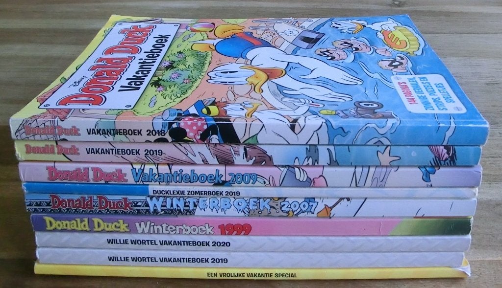 9 Donald Duck en Willie Wortel vakantieboeken, Meerdere stripboeken, Ophalen of Verzenden, Gelezen