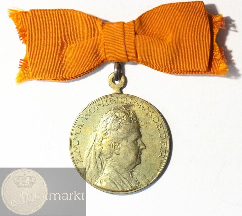 Draagpenning 1929 'Koningin-moeder Emma van Waldeck-Pyrmont', Ophalen of Verzenden, Brons, Nederland