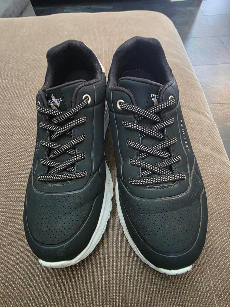 Skechers sneakers maat 35 - Zwart met goud, Kinderen en Baby's, Kinderkleding | Schoenen en Sokken, Gebruikt, Sportschoenen, Meisje
