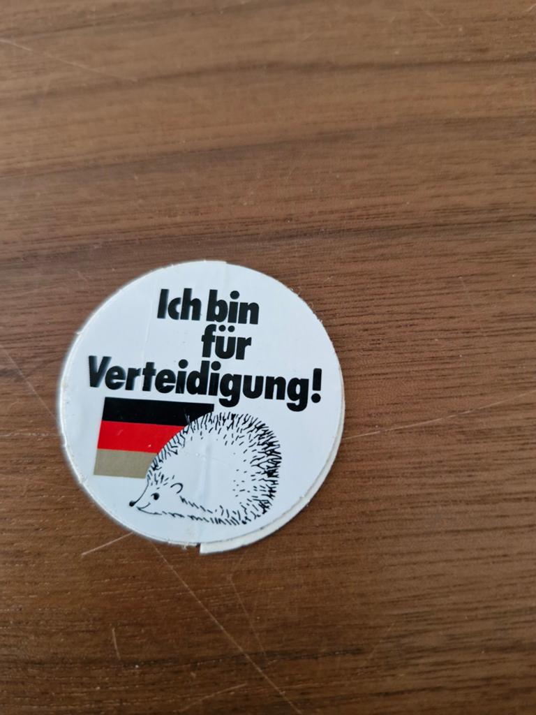 7590 Vintage Sticker: Ik ben voor Verdediging! (Duitsland), Verzamelen, Stickers, Ophalen of Verzenden, Gebruikt, Overige typen