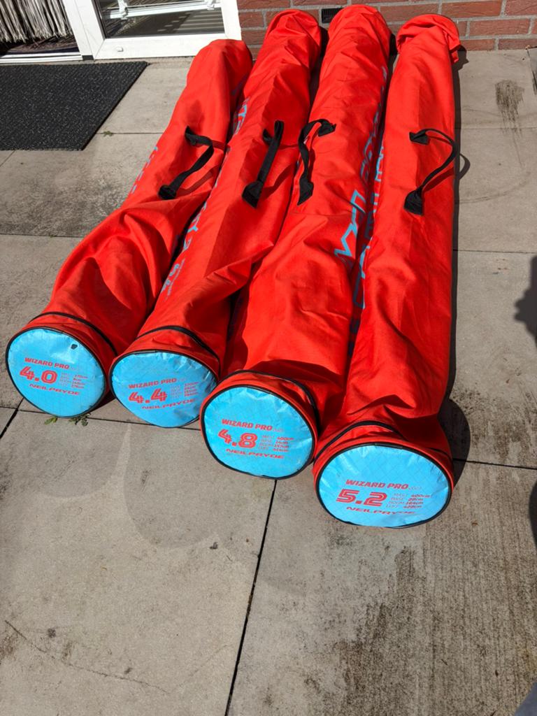 Complete set Neilpryde Wizard freestyle windsurf zeilen 2023, Met draagtas, 3.5 tot 5 m², Ophalen of Verzenden, Zo goed als nieuw