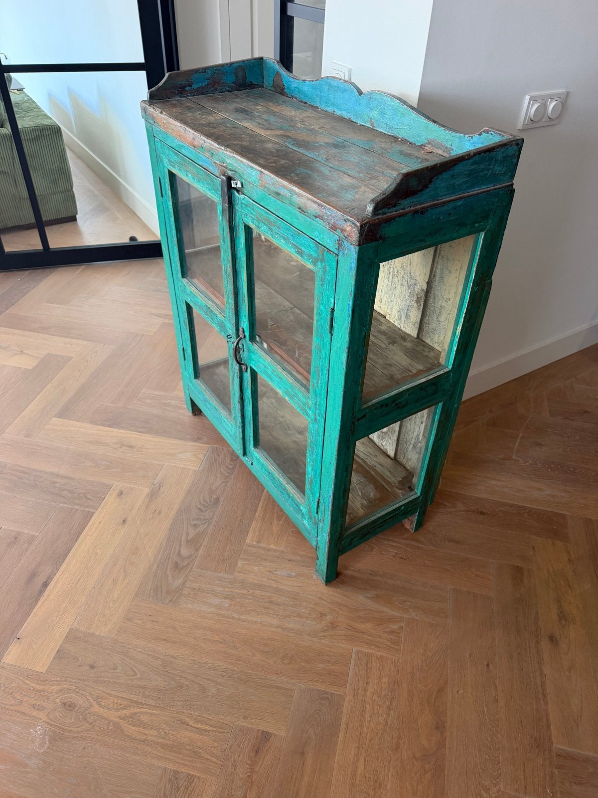 Vintage Groene Vitrinekast met Glazen Deuren, Ophalen, Gebruikt, 100 tot 150 cm, 50 tot 100 cm