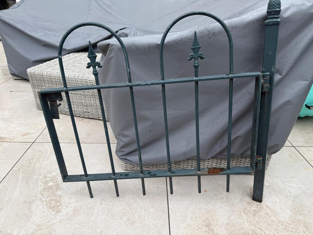 Ijzeren tuinhekje, Met poort, Gebruikt, Ophalen of Verzenden, Sierhekwerk