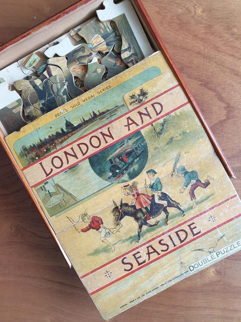 Antieke dubbelzijdige houten puzzels met boek in kist, Antiek en Kunst, Ophalen of Verzenden