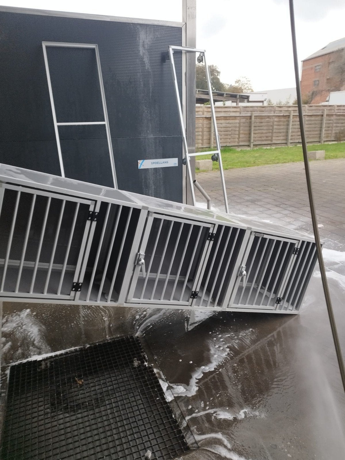 aluminium hondenbenchen 3 kooien 228lx67hx50d, Ophalen, Gebruikt