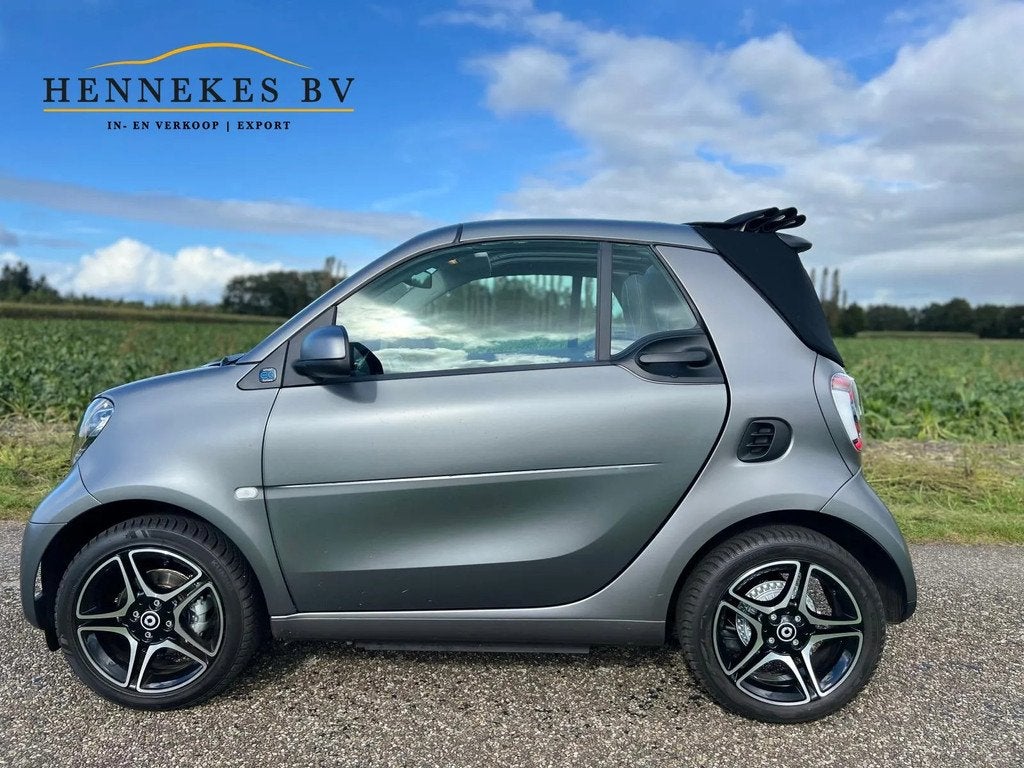 smart fortwo cabrio EQ Comfort PLUS 18 kWh Cabrio, Auto's, Smart, Automaat, 1025 kg, Zwart, Cabriolet