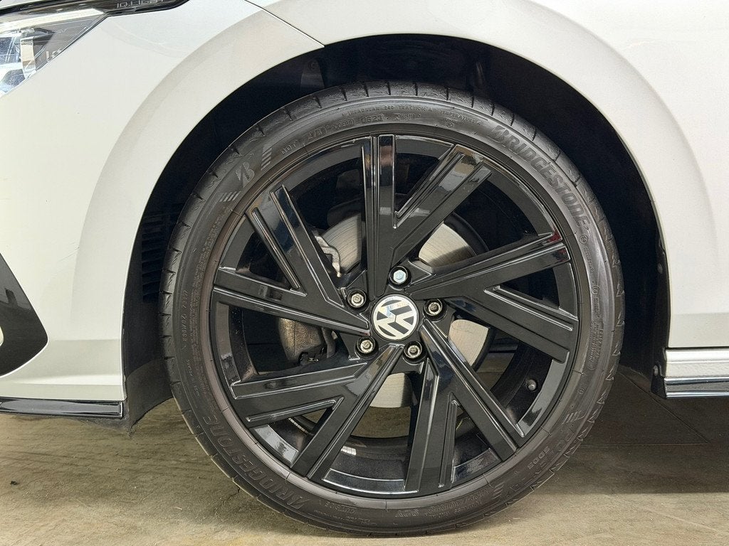 Volkswagen Golf 1.5 eTSI R-Line Business 2024 IQ-LIGHT PANO, Auto's, Volkswagen, 4 cilinders, Leder en Stof, Bedrijf, Automatische klimaatregeling