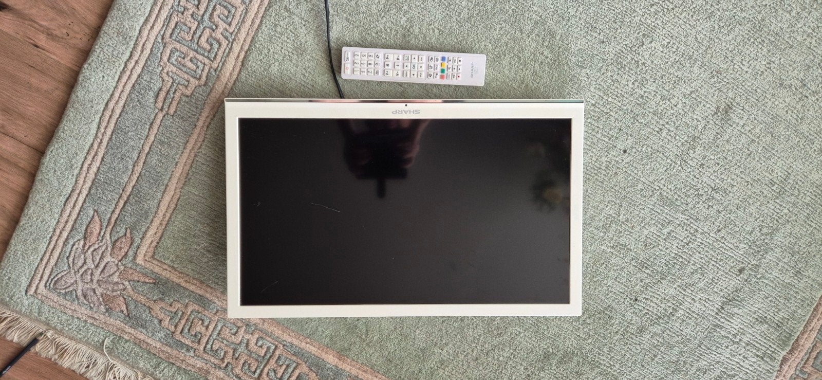 Gratis Sharp LCD TV 22 inch (55 cm) met afstandsbediening, Audio, Tv en Foto, Televisies, Ophalen